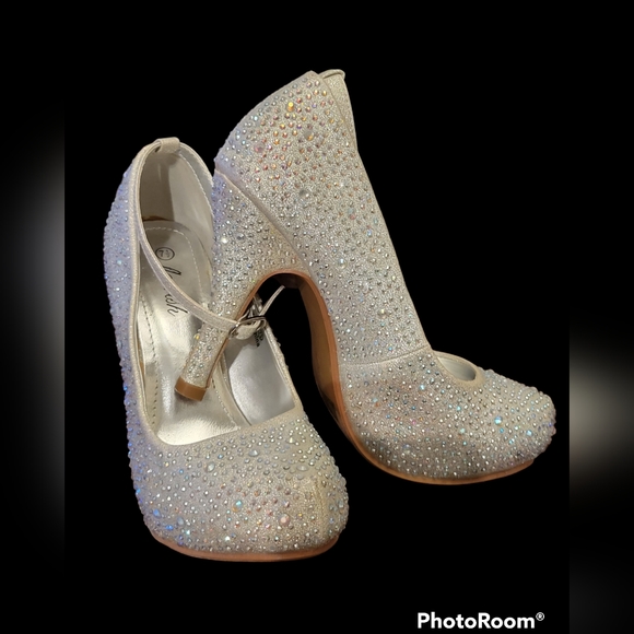 Wedding shoes Flourish 7.5 Silver with Rhinestones - Picture 1 of 7